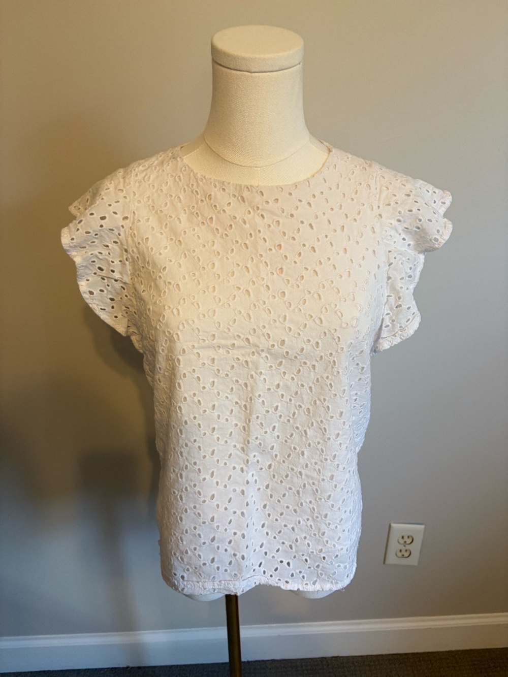 Banana Republic White Eyelet Flutter Sleeve Blouse XS Petite XSP